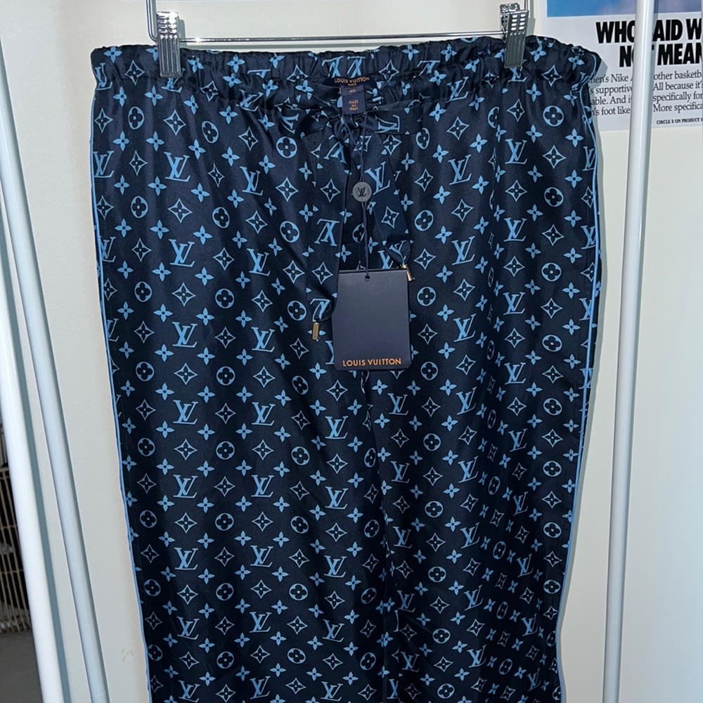 Louis Vuitton pants size 40